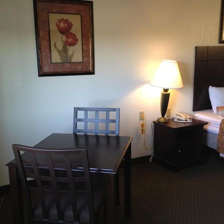 Howard Johnson By Wyndham Lubbock Tx Exterior photo