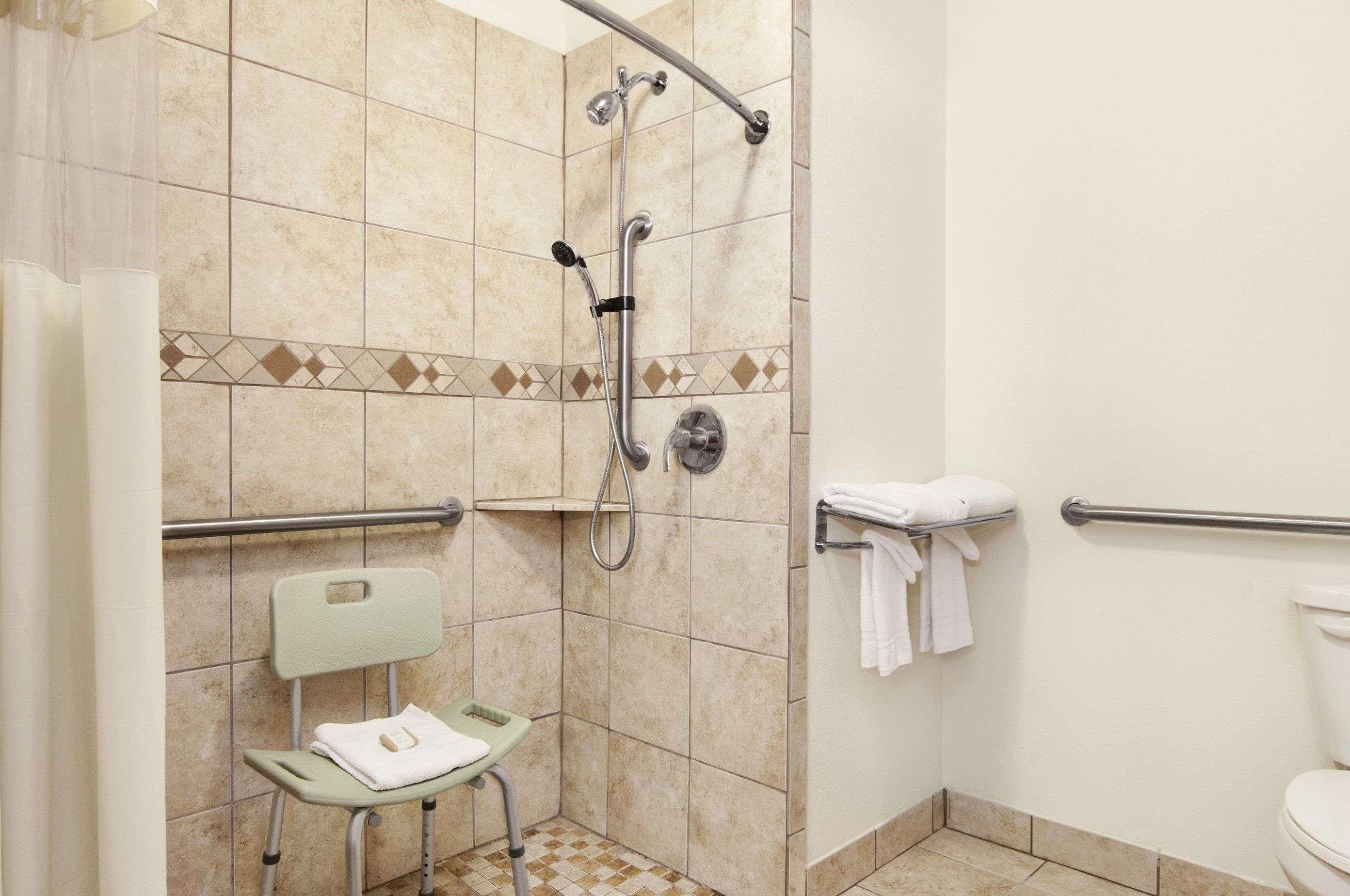 Howard Johnson By Wyndham Lubbock Tx Exterior photo