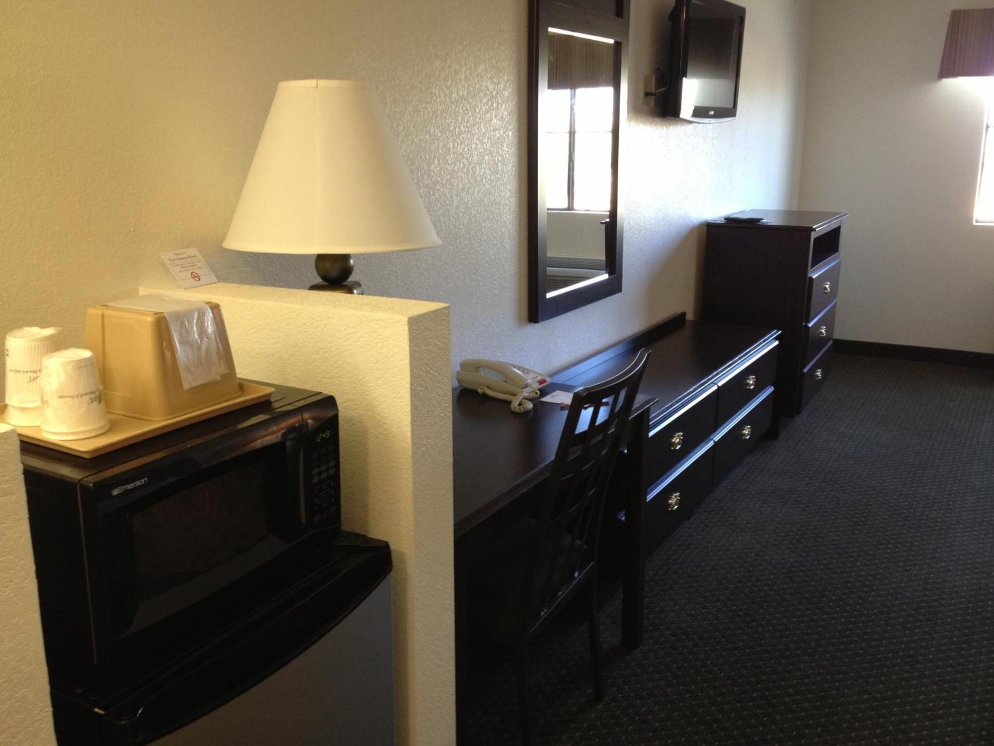 Howard Johnson By Wyndham Lubbock Tx Exterior photo