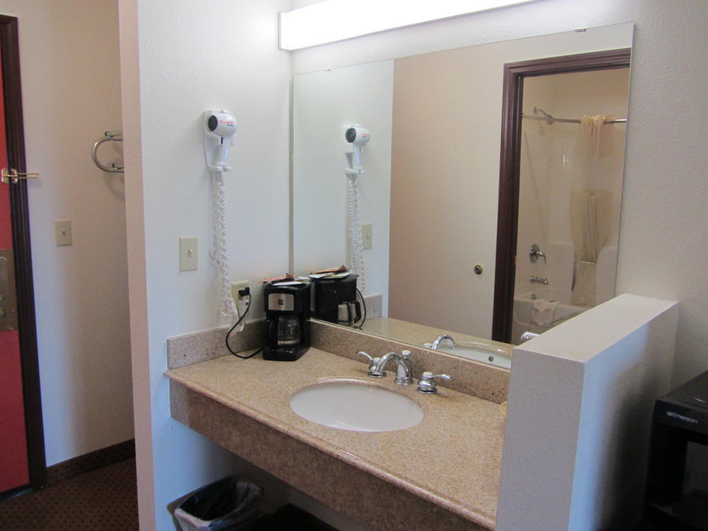 Howard Johnson By Wyndham Lubbock Tx Exterior photo