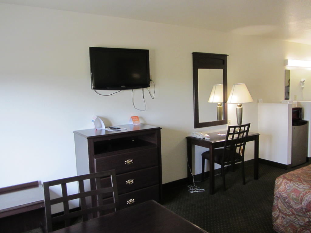 Howard Johnson By Wyndham Lubbock Tx Exterior photo